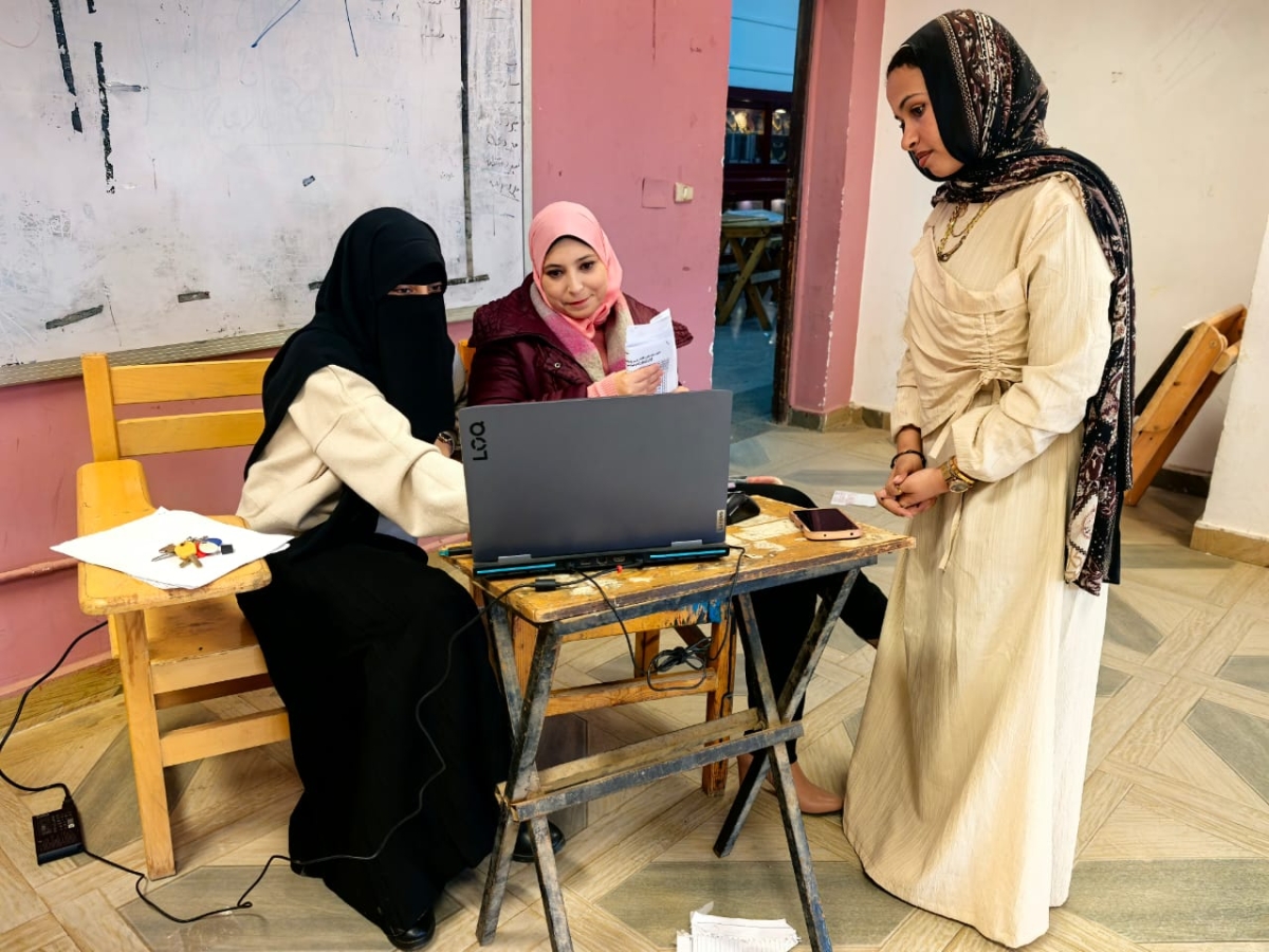 فعاليات تقييم مقرر أساليب عرض التصميم(2) للفرقة الثانية ـ الترم الأول ـ للعام الجامعي 2025 - 2026 (قسم المنتجات المعدنية والحلى)