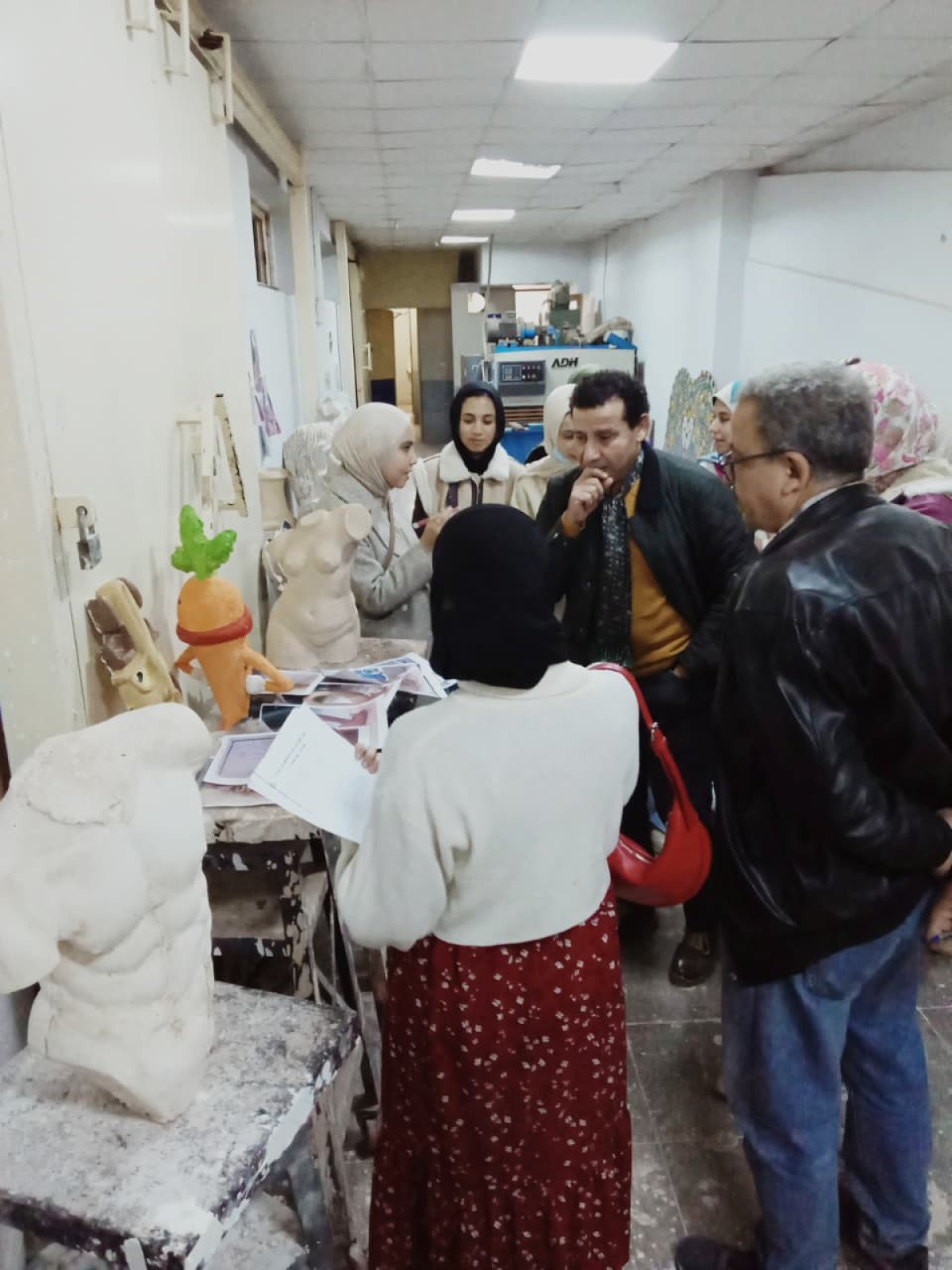 فاعليات تقييم الفرقة الثالثة قسم النحت والتشكيل المعماري والترميم مقرر ( تصميم النحت المجسم 5) الفصل الدراسي الأول للعام الجامعي 2025/2026