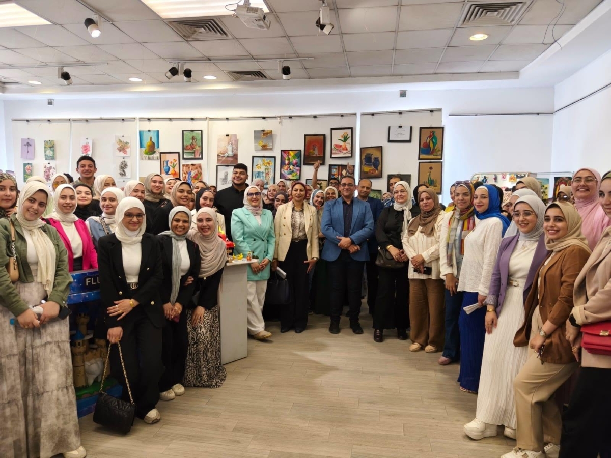 معرض “نافذة على الإعلان”