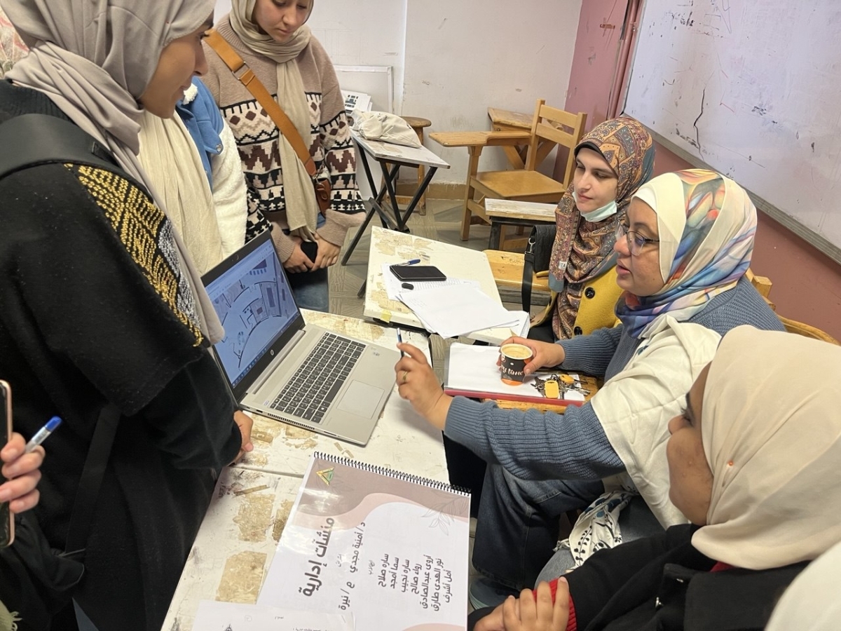 فعاليات تقييم مقرر تصميم منشآت اداريه(١) الفرقة الثالثه بقسم التصميم الداخلي والاثاث اليوم الخميس الموافق 18\12\2025