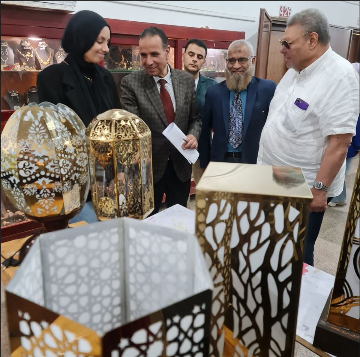 فعاليات تقييم مقرر تصميم اضاءه (1) للفرقة الثالثة قسم المنتجات المعدنية والحلى للعام الجامعى 2024 - 2025