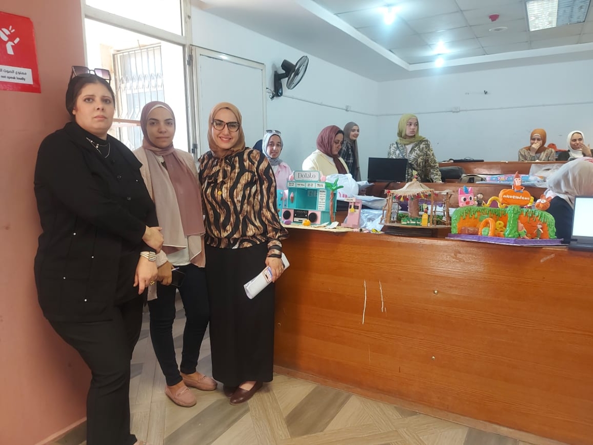 فعاليات تقييم مقرر تصميم نوافذ عرض (1) - الفرقة الثالثة - قسم الإعلان والطباعة والنشر - الفصل الدراسي الثاني 2024-2025