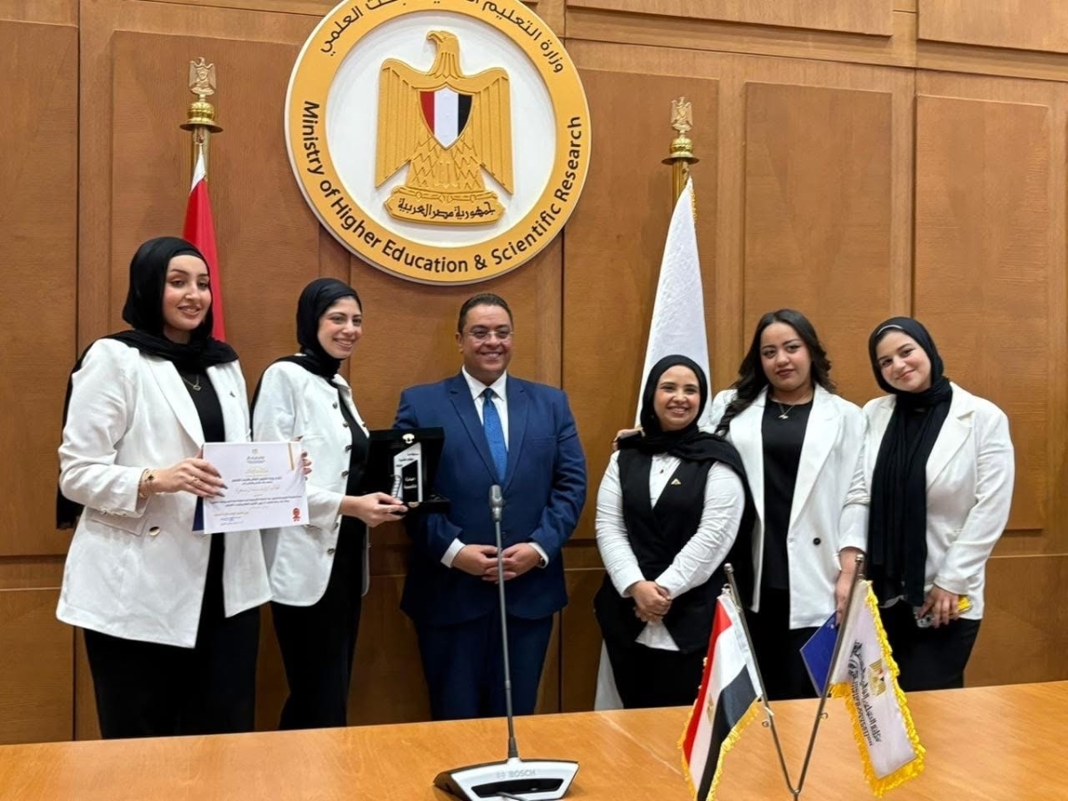 تهنئة كليه الفنون التطبيقيه