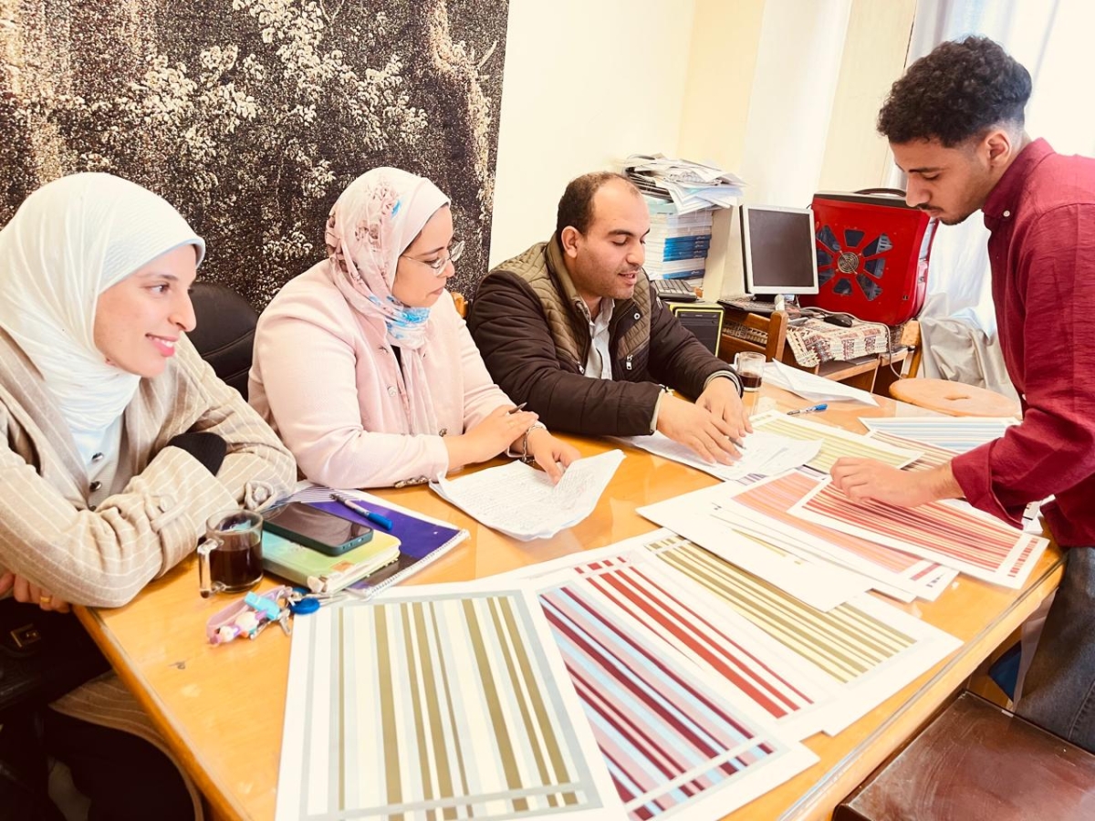 فعاليات تقييم مقرر تصميم (1) الفرقة الاولي بقسم الغزل والنسيج والتريكو