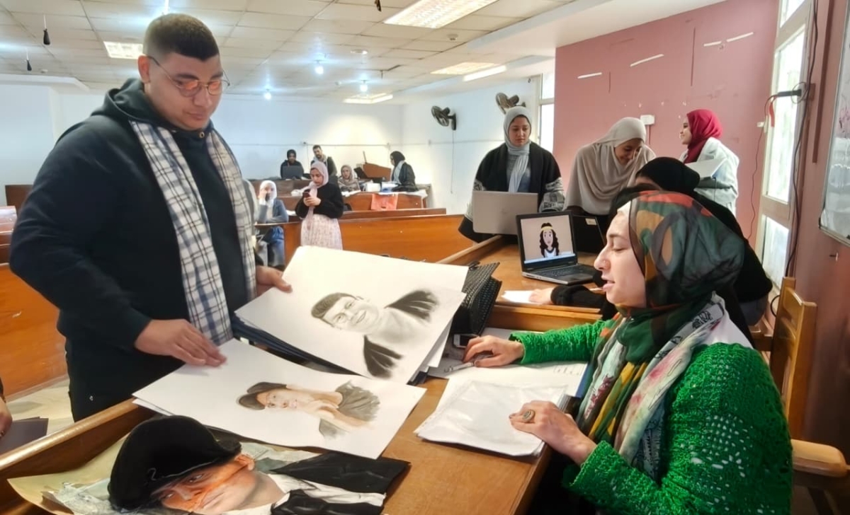 فعاليات تقييم مادة رسم من الطبيعة الحية - الفرقة الثالثة - قسم الإعلان والطباعة والنشر - الترم الأول 2025-2026