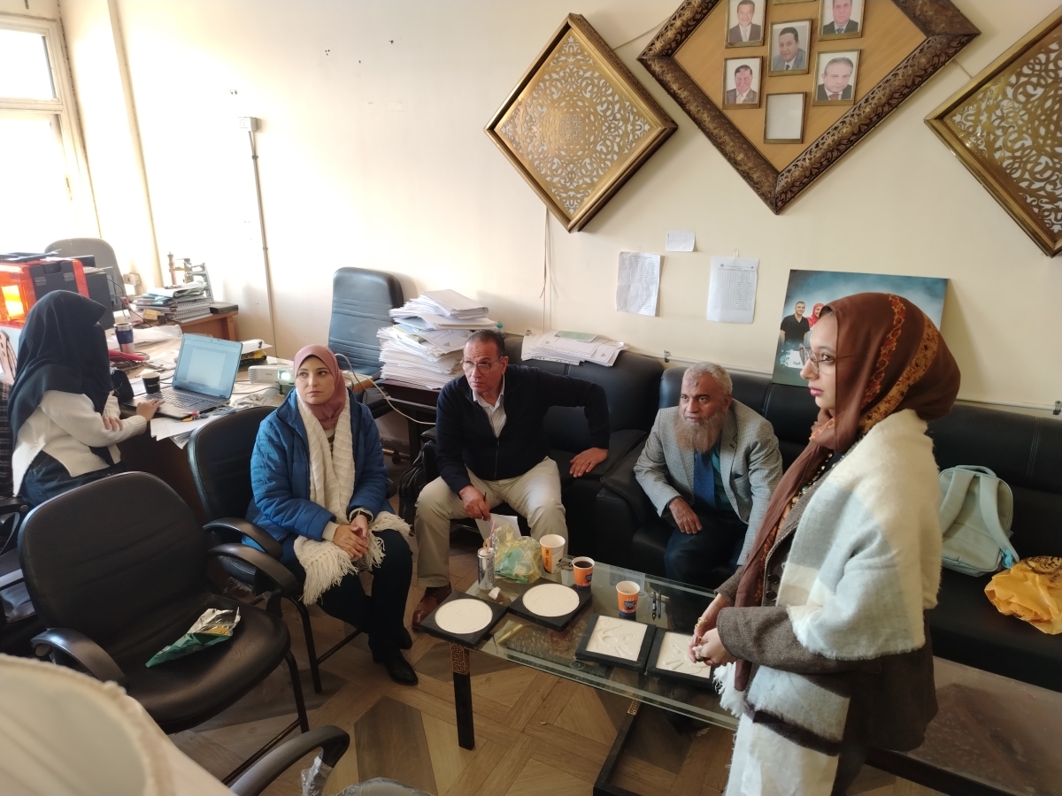 فاعليات تقييم مقرر تصميم عمله وميداليه للفرقة الثالثة ـ الفصل الخريفي ـ للعام الجامعى 2025 - 2026 (قسم المنتجات المعدنية والحلى)