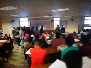 رئيس الجامعة يتفقد دورات التأهيل لإختبارات قدرات الفنون التطبيقية