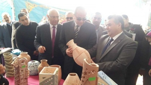 القاضي وعشماوي يفتتحان معرض منتجات جامعة بنها