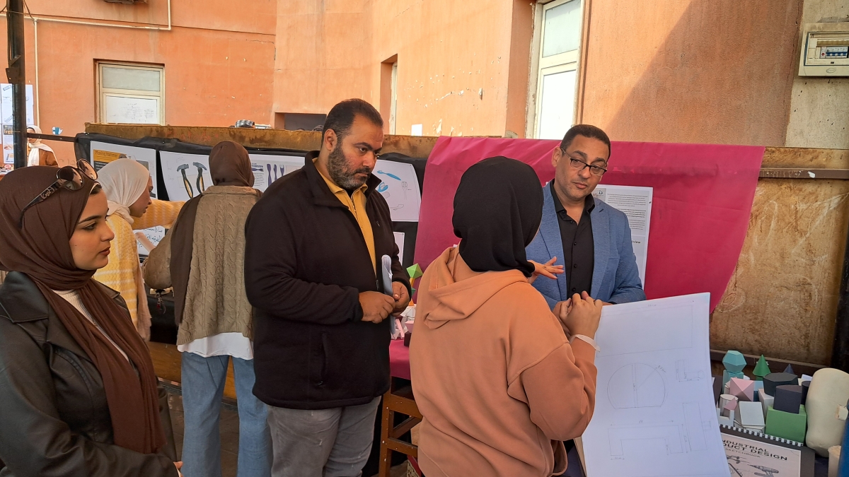 فعاليات تقييم مقرر أساسيات التصميم الصناعي  للفرقة الاولي قسم التصميم الصناعي للفصل الدراسي الاول  العام الجامعي ٢٠٢٥-٢٠٢٦