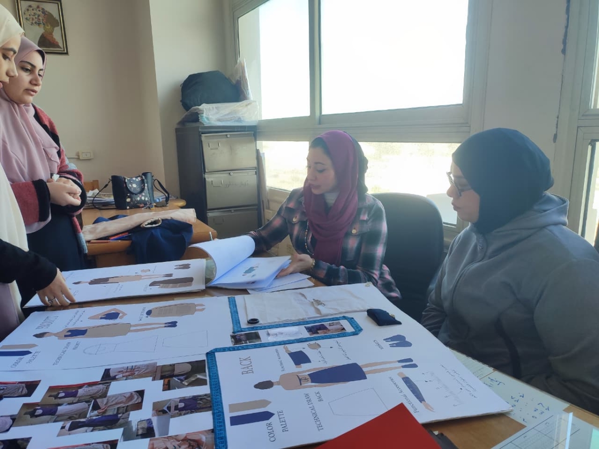 فاعليات تقييم مقرر تصميم الملابس الوظيفية  للفرقة الثانية  ـ الفصل الخريفي ـ للعام الجامعي 2025 - 2026 (قسم تك الملابس والموضة)