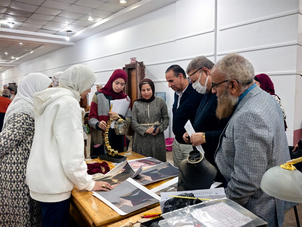 فاعليات تقييم مقرر تصميم اضاءة(2) للفرقة الرابعة ـ الفصل الخريفي ـ للعام الجامعي 2025 - 2026 قسم (المنتجات المعدنية والحلى)