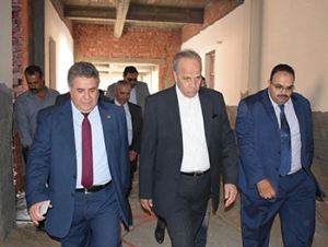 القاضي وعشماوي يتفقدان كليات جامعة بنها الجديده في كفر سعد