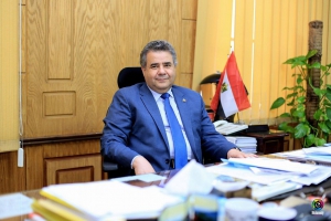 القاضي يحيي جهود العاملين بالجامعة: 500 جنيه مكافأة بمناسبة رمضان