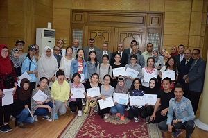 تسليم شهادات الطلاب الصينين الذين أنهوا دراستهم العربية في جامعة بنها